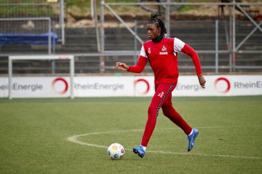 COLOGNE, ALMANY - 24 HAZİRAN, 2024: Elias Bakatukanda, Uygulama 1. FC Koeln, Geissbockheim 'da.