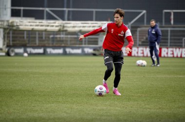 COLOGNE, ALMANY - 24 HAZİRAN, 2024: Denis Huseinbasic, Uygulama 1. FC Koeln, Geissbockheim 'da.