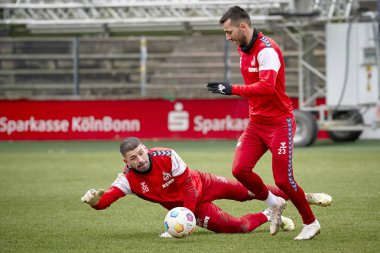 COLOGNE, ALMANY - 24 HAZİRAN, 2024: Philipp Pentke, Sargis Adamyan Uygulaması 1. FC Koeln, Geissbockheim 'da.