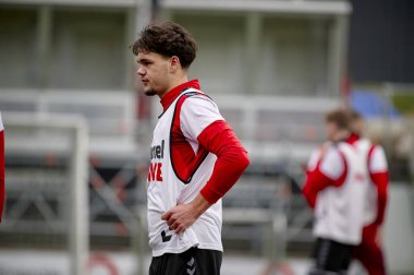 COLOGNE, Almanya - 24 HAZİRAN, 2024: Max Finkgraefe, Uygulama 1. FC Koeln, Geissbockheim 'da.