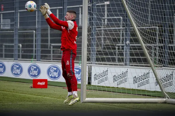 COLOGNE, Almanya - 24 HAZİRAN, 2024: Philipp Pentke, Uygulama 1. FC Koeln, Geissbockheim 'da.