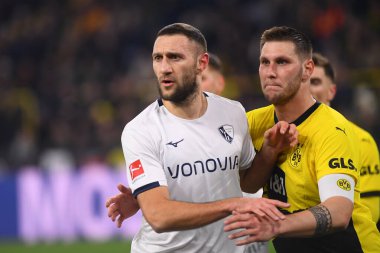 DORTMUND, GERMANY - 28 JANUARY, 2024: İvan Ordets, Niklas Suele, Bundesliga Borussia Dortmund, Signal Iduna Park 'ta Bochum' a karşı