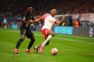 Leipzig, GERMANY - 13.02.24: Mohamed Simakan, Vinicius Junior, UEFA Şampiyonlar Ligi RB Leipzig-Real Madrid maçı Red Bull Arena 'da