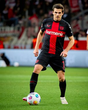 LEVERKUSEN, ALMANY - 23 Şubat 2024: Jonas Hofmann, Bundesliga maçı FC Bayer 04 Leverkusen 1 'e karşı. Bayarena 'da FSV Mainz 05
