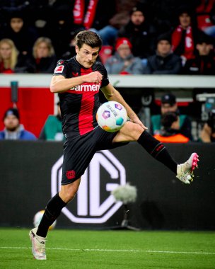 LEVERKUSEN, ALMANY - 23 Şubat 2024: Jonas Hofmann, Bundesliga maçı FC Bayer 04 Leverkusen 1 'e karşı. Bayarena 'da FSV Mainz 05
