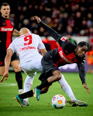 LEVERKUSEN, GERMANY - 23 Şubat 2024: Jeremie Frimpong, The Bundesliga maçı FC Bayer 04 Leverkusen 1 'e karşı. Bayarena 'da FSV Mainz 05