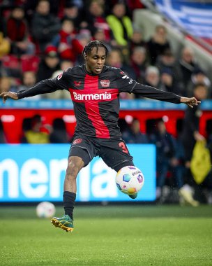 LEVERKUSEN, GERMANY - 23 Şubat 2024: Jeremie Frimpong, The Bundesliga maçı FC Bayer 04 Leverkusen 1 'e karşı. Bayarena 'da FSV Mainz 05