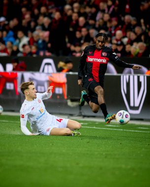 LEVERKUSEN, GERMANY - 23 Şubat 2024: Jeremie Frimpong, The Bundesliga maçı FC Bayer 04 Leverkusen 1 'e karşı. Bayarena 'da FSV Mainz 05