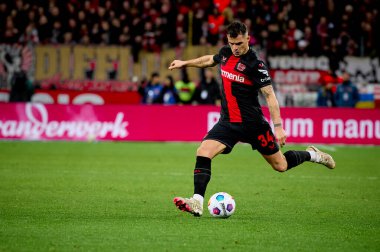 LEVERKUSEN, GERMANY - 23 Şubat 2024: Granit Xhaka, The Bundesliga maçı Bayer 04 Leverkusen 1 'e karşı. Bayarena 'da FSV Mainz 05