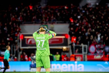 LEVERKUSEN, ALMANY - 23 Şubat 2024: Robin Zentner, The Bundesliga maçı FC Bayer 04 Leverkusen 1 'e karşı. Bayarena 'da FSV Mainz 05