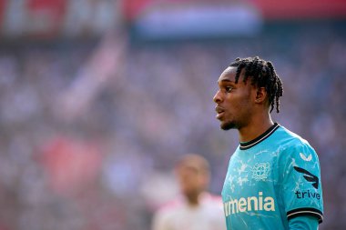 COLOGNE, ALMANY - 3 Mart 2024: Jeremie Frimpong Bundesliga 1 'in futbol maçı sırasında. FC Koeln, Bayer 04 Leverkusen 'e karşı Rhein Enerji Stadyumu' nda