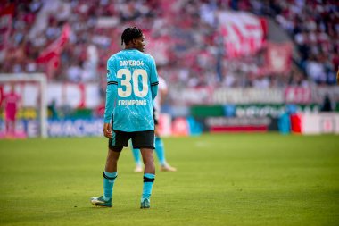 COLOGNE, ALMANY - 3 Mart 2024: Jeremie Frimpong Bundesliga 1 'in futbol maçı sırasında. FC Koeln, Bayer 04 Leverkusen 'e karşı Rhein Enerji Stadyumu' nda