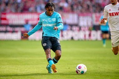 COLOGNE, ALMANY - 3 Mart 2024: Jeremie Frimpong Bundesliga 1 'in futbol maçı sırasında. FC Koeln, Bayer 04 Leverkusen 'e karşı Rhein Enerji Stadyumu' nda