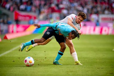 COLOGNE, ALMANY - 3 Mart 2024: Jeremie Frimpong Bundesliga 1 'in futbol maçı sırasında. FC Koeln, Bayer 04 Leverkusen 'e karşı Rhein Enerji Stadyumu' nda