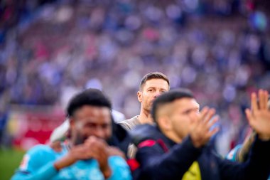 COLOGNE, GERMANY - 3 Mart 2024: Xabi Alonso, Bayer 04 Leverkusen 'in teknik direktörü Bundesliga 1' in futbol maçı sırasında. FC Koeln, Bayer 04 Leverkusen 'e karşı Rhein Enerji Stadyumu' nda