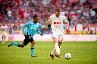 COLOGNE, ALMANY - 3 Mart 2024: Jeremie Frimpong Bundesliga 1 'in futbol maçı sırasında. FC Koeln, Bayer 04 Leverkusen 'e karşı Rhein Enerji Stadyumu' nda