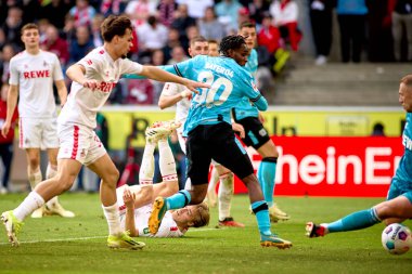 COLOGNE, ALMANY - 3 Mart 2024: Jeremie Frimpong Bundesliga 1 'in futbol maçı sırasında. FC Koeln, Bayer 04 Leverkusen 'e karşı Rhein Enerji Stadyumu' nda