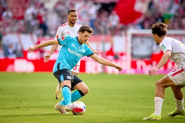 COLOGNE, ALMANY - 3 Mart 2024: Jonas Hofmann Bundesliga 1 'in futbol maçı sırasında. FC Koeln, Bayer 04 Leverkusen 'e karşı Rhein Enerji Stadyumu' nda