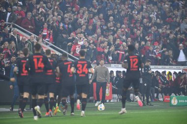 LEVERKUSEN, Almanya - 3 NİSAN, 2024: Almanya Kupası. DFB Pokal maçı FC Bayer 04 Leverkusen, Bayarena 'da Fortuna Duesseldorf' a karşı