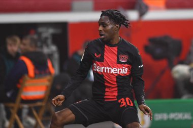 LEVERKUSEN, ALMANY - 3 NİSAN, 2024 Jeremie Frimpong, Almanya Kupası. DFB Pokal maçı FC Bayer 04 Leverkusen, Bayarena 'da Fortuna Duesseldorf' a karşı