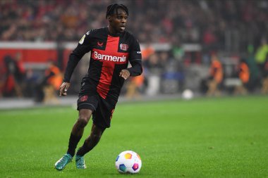LEVERKUSEN, ALMANY - 3 NİSAN, 2024 Jeremie Frimpong, Almanya Kupası. DFB Pokal maçı FC Bayer 04 Leverkusen, Bayarena 'da Fortuna Duesseldorf' a karşı