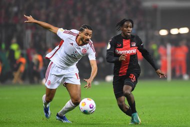 LEVERKUSEN, ALMANY - 3 NİSAN, 2024 Jeremie Frimpong, Almanya Kupası. DFB Pokal maçı FC Bayer 04 Leverkusen, Bayarena 'da Fortuna Duesseldorf' a karşı