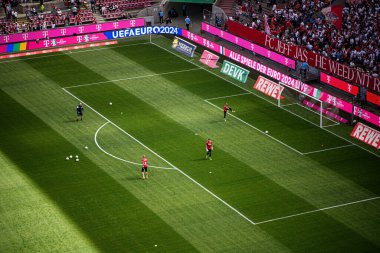 COLOGNE, Almanya - 6 Nisan 2024: Bundesliga 1 'in futbol maçı. FC Koeln, VfL Bochum 1848 'e karşı Rhein Enerji Stadyumu' nda.