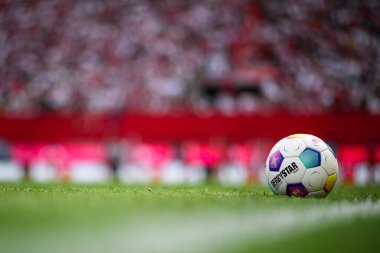 Kolej, Almanya - 6 Nisan, 2024: Seçilmiş top. Bundesliga 1 'in futbol maçı. FC Koeln, VfL Bochum 1848 'e karşı Rhein Enerji Stadyumu' nda.