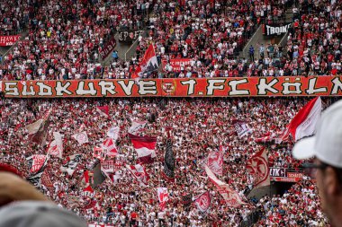 COLOGNE, Almanya - 6 Nisan 2024: Bundesliga 1 'in futbol maçı. FC Koeln, VfL Bochum 1848 'e karşı Rhein Enerji Stadyumu' nda.