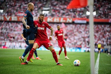 COLOGNE, ALMANY - 6 Nisan 2024: Julian Chabot, Bundesliga 1 'in futbol maçı. FC Koeln, VfL Bochum 1848 'e karşı Rhein Enerji Stadyumu' nda.