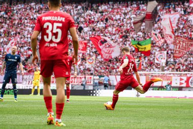 COLOGNE, ALMANY - 6 Nisan 2024: Florian Kainz, Bundesliga 1 'in futbol maçı. FC Koeln, VfL Bochum 1848 'e karşı Rhein Enerji Stadyumu' nda.