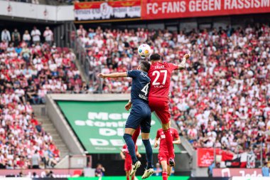 COLOGNE, Almanya - 6 Nisan 2024: Davie Selke, Erhan Masovic, Bundesliga 1 'in futbol maçı. FC Koeln, VfL Bochum 1848 'e karşı Rhein Enerji Stadyumu' nda.