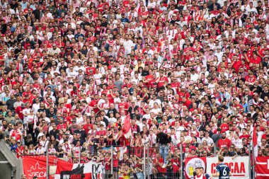 COLOGNE, Almanya - 6 Nisan 2024: Bundesliga 1 'in futbol maçı. FC Koeln, VfL Bochum 1848 'e karşı Rhein Enerji Stadyumu' nda.