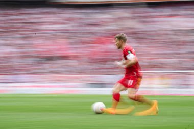 COLOGNE, ALMANY - 6 Nisan 2024: Florian Kainz, Bundesliga 1 'in futbol maçı. FC Koeln, VfL Bochum 1848 'e karşı Rhein Enerji Stadyumu' nda.
