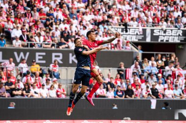 COLOGNE, ALMANY - 6 Nisan 2024: Davie Selke, Keven Schlotterbeck, Bundesliga 1 'in futbol maçı. FC Koeln, VfL Bochum 1848 'e karşı Rhein Enerji Stadyumu' nda.