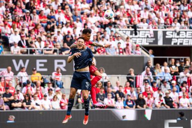 COLOGNE, ALMANY - 6 Nisan 2024: Davie Selke, Keven Schlotterbeck, Bundesliga 1 'in futbol maçı. FC Koeln, VfL Bochum 1848 'e karşı Rhein Enerji Stadyumu' nda.