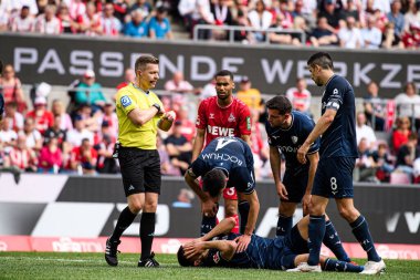 COLOGNE, Almanya - 6 Nisan 2024: Bundesliga 1 'in futbol maçı. FC Koeln, VfL Bochum 1848 'e karşı Rhein Enerji Stadyumu' nda.
