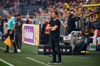 DORTMUND, GERMANY - 6 Nisan 2024: Edin Tersiç, Signal Iduna Park 'ta Bundesliga Borussia Dortmundh-Stuttgart futbol karşılaşması