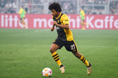 DORTMUND, GERMANY - 6 Nisan 2024: Karim Adeyemi, Signal Iduna Park 'ta Bundesliga Borussia Dortmundh-Stuttgart futbol maçı