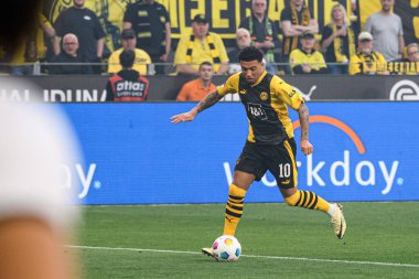 DORTMUND, GERMANY - 6 Nisan 2024: Jadon Sancho, Signal Iduna Park 'ta Bundesliga Borussia Dortmundh-Stuttgart futbol maçı