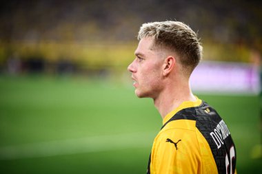 DORTMUND, GERMANY - 6 Nisan 2024: Julian Ryerson, Signal Iduna Park 'ta Bundesliga Borussia Dortmundh-Stuttgart futbol maçı