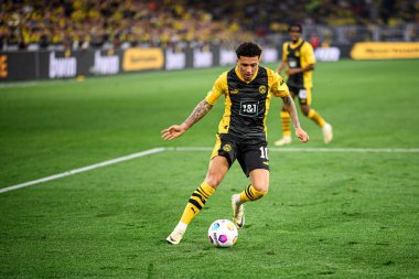 DORTMUND, GERMANY - 6 Nisan 2024: Jadon Sancho, Signal Iduna Park 'ta Bundesliga Borussia Dortmundh-Stuttgart futbol maçı