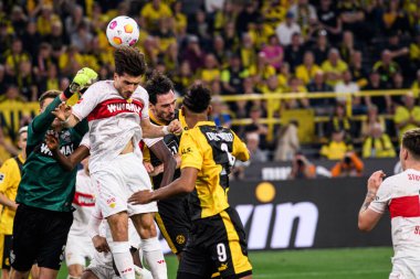 DORTMUND, GERMANY - 6 Nisan 2024: Signal Iduna Park 'ta Bundesliga Borussia Dortmundh - Stuttgart maçı