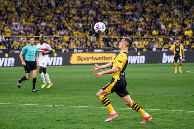 DORTMUND, GERMANY - 6 APRIL, 2024: Nico Schlotterbeck, Signal Iduna Park 'ta Bundesliga Borussia Dortmundh-Stuttgart futbol maçı