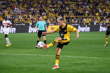 DORTMUND, GERMANY - 6 APRIL, 2024: Nico Schlotterbeck, Signal Iduna Park 'ta Bundesliga Borussia Dortmundh-Stuttgart futbol maçı