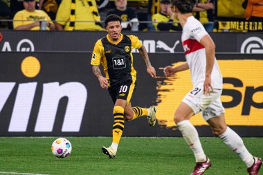 DORTMUND, GERMANY - 6 Nisan 2024: Jadon Sancho, Signal Iduna Park 'ta Bundesliga Borussia Dortmundh-Stuttgart futbol maçı