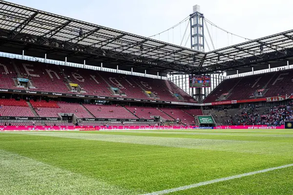 COLOGNE, Almanya - 6 Nisan 2024: Bundesliga 1 'in futbol maçı. FC Koeln, VfL Bochum 1848 'e karşı Rhein Enerji Stadyumu' nda.