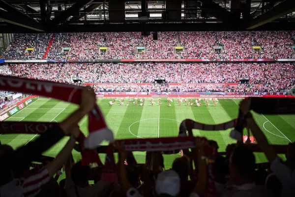 COLOGNE, Almanya - 6 Nisan 2024: Bundesliga 1 'in futbol maçı. FC Koeln, VfL Bochum 1848 'e karşı Rhein Enerji Stadyumu' nda.