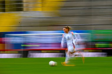 AACHEN, GERMANY - 9 APRIL, 2024: Sarai Linder, Almanya 'nın New Tivoli Adası' ndaki futbol maçı