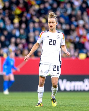 AACHEN, ALMANY - 9 NİSAN, 2024: Lina Magull, Almanya 'nın New Tivoli Adası' ndaki futbol maçı